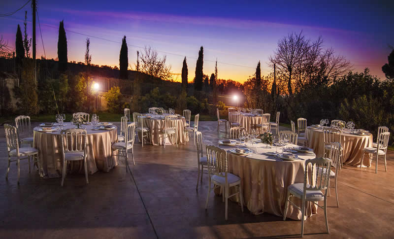 Villa Colle Luna, tavoli a bordo piscina